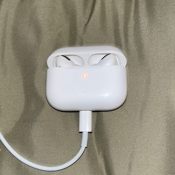 AirPod Pros - Picture 4 of 6